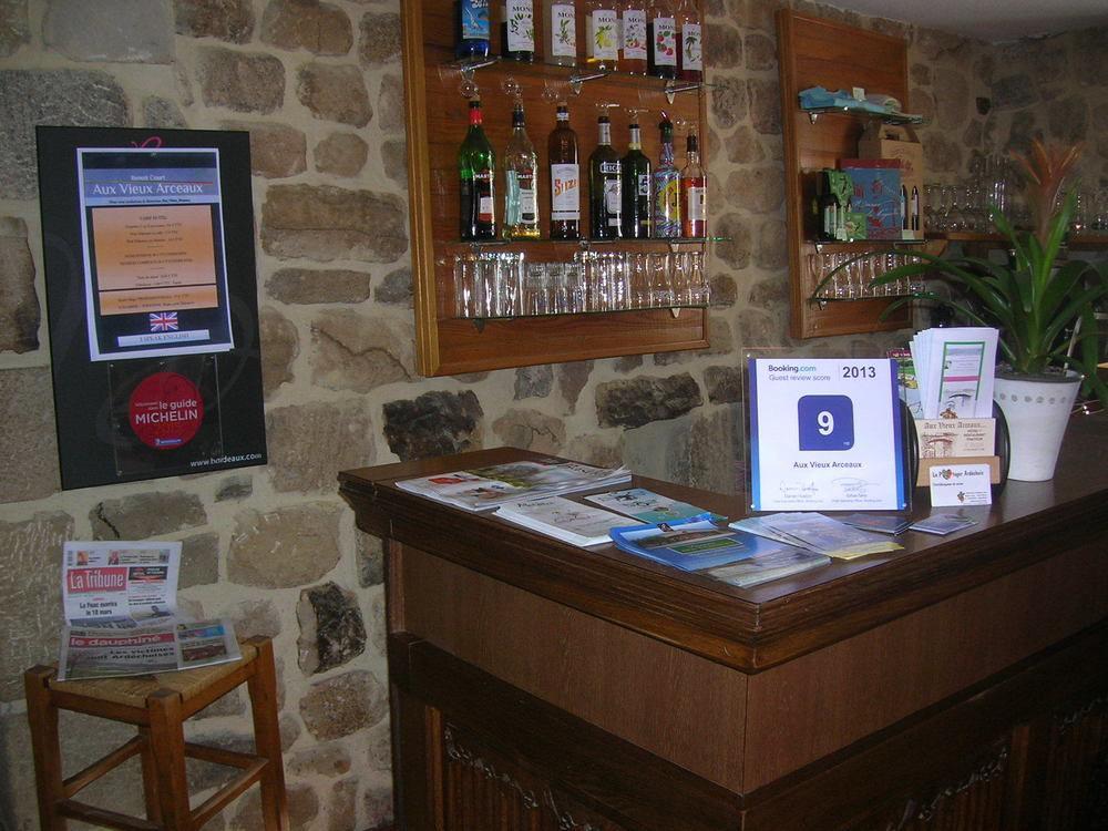 Hotel Aux Vieux Arceaux Mercuer Exterior foto